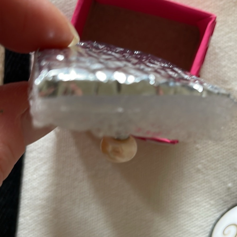 Faux Pearl studs nwot - Picture 5 of 5